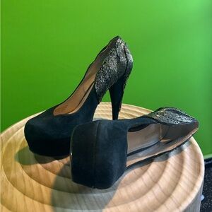 Enzo Angiolini beaded heel in black suede. 8 1/2 womens.